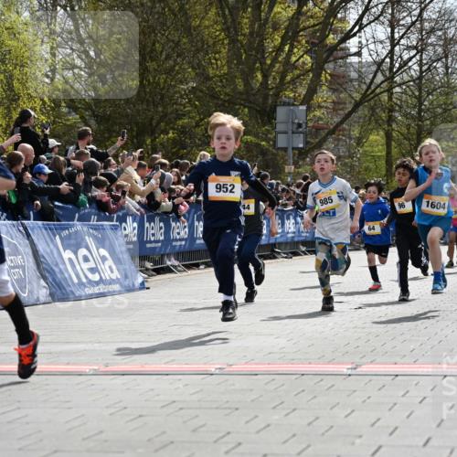 12.04.2026 - 45. Internationalen Wilhelmsburger Insellauf J. Mangold http://msf.ph/oto/9521499 12.04.2026 14:19:52 Ziel 787, 952, 1604, 985, 944, 64, 96, 579, 740, 943, 793, 845 meine-sportfotos.de
