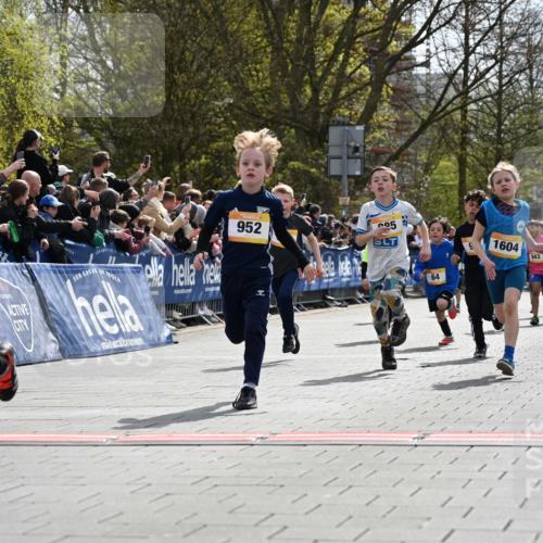 12.04.2026 - 45. Internationalen Wilhelmsburger Insellauf J. Mangold http://msf.ph/oto/9521500 12.04.2026 14:19:52 Ziel 787, 952, 1604, 985, 944, 64, 96, 579, 740, 943, 793, 845 meine-sportfotos.de