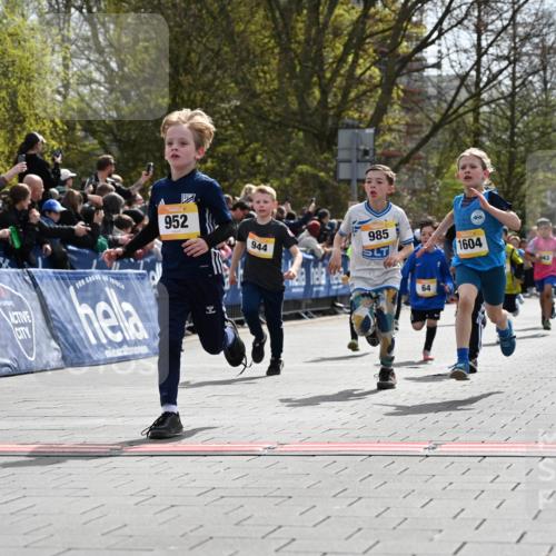 12.04.2026 - 45. Internationalen Wilhelmsburger Insellauf J. Mangold http://msf.ph/oto/9521503 12.04.2026 14:19:52 Ziel 787, 952, 1604, 985, 944, 64, 96, 579, 740, 943, 793, 845 meine-sportfotos.de