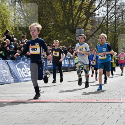12.04.2026 - 45. Internationalen Wilhelmsburger Insellauf J. Mangold http://msf.ph/oto/9521504 12.04.2026 14:19:52 Ziel 787, 952, 1604, 985, 944, 64, 96, 579, 740, 943, 793, 845 meine-sportfotos.de