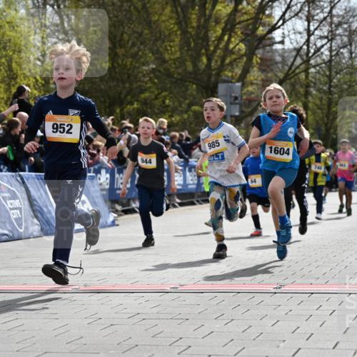 12.04.2026 - 45. Internationalen Wilhelmsburger Insellauf J. Mangold http://msf.ph/oto/9521506 12.04.2026 14:19:52 Ziel 787, 952, 1604, 985, 944, 64, 96, 579, 740, 943, 793, 845 meine-sportfotos.de