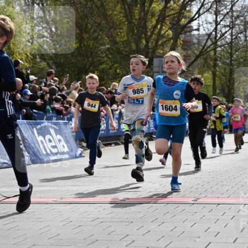 12.04.2026 - 45. Internationalen Wilhelmsburger Insellauf J. Mangold http://msf.ph/oto/9521509 12.04.2026 14:19:52 Ziel 787, 952, 1604, 985, 944, 64, 96, 579, 740, 943, 793, 845 meine-sportfotos.de