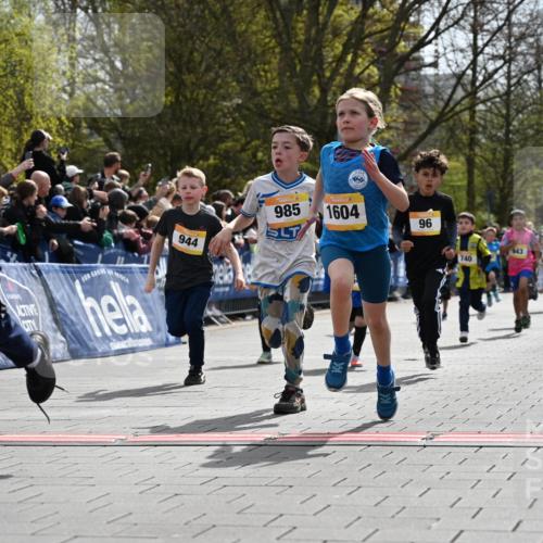 12.04.2026 - 45. Internationalen Wilhelmsburger Insellauf J. Mangold http://msf.ph/oto/9521510 12.04.2026 14:19:52 Ziel 787, 952, 1604, 985, 944, 64, 96, 579, 740, 943, 793, 845 meine-sportfotos.de