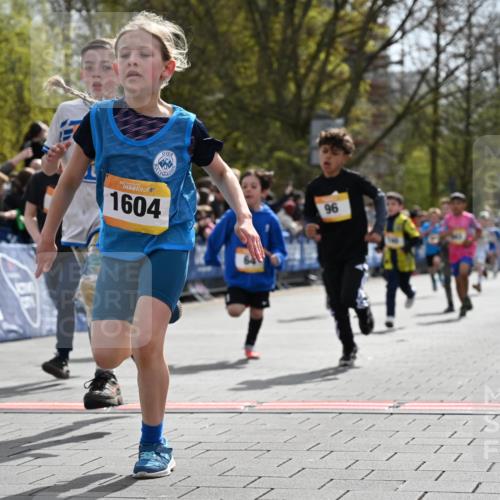 12.04.2026 - 45. Internationalen Wilhelmsburger Insellauf J. Mangold http://msf.ph/oto/9521517 12.04.2026 14:19:53 Ziel 787, 952, 1604, 985, 944, 64, 96, 579, 740, 943, 793, 845, 682, 413 meine-sportfotos.de