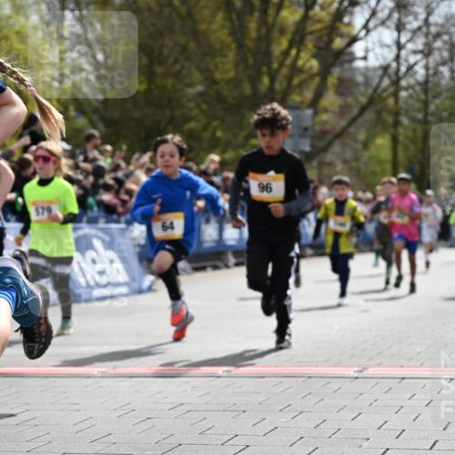 12.04.2026 - 45. Internationalen Wilhelmsburger Insellauf J. Mangold http://msf.ph/oto/9521521 12.04.2026 14:19:53 Ziel 787, 952, 1604, 985, 944, 64, 96, 579, 740, 943, 793, 845, 682, 413 meine-sportfotos.de