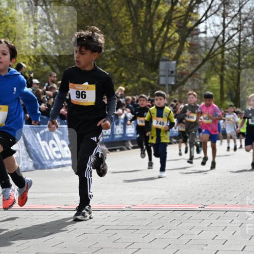 12.04.2026 - 45. Internationalen Wilhelmsburger Insellauf J. Mangold http://msf.ph/oto/9521524 12.04.2026 14:19:54 Ziel 787, 952, 1604, 985, 944, 64, 96, 579, 740, 943, 793, 845, 682, 413, 982 meine-sportfotos.de