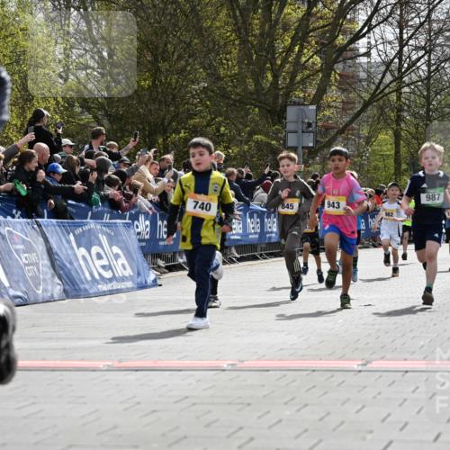 12.04.2026 - 45. Internationalen Wilhelmsburger Insellauf J. Mangold http://msf.ph/oto/9521531 12.04.2026 14:19:55 Ziel 787, 952, 1604, 985, 944, 64, 96, 579, 740, 943, 793, 845, 682, 413, 982, 155, 621 meine-sportfotos.de