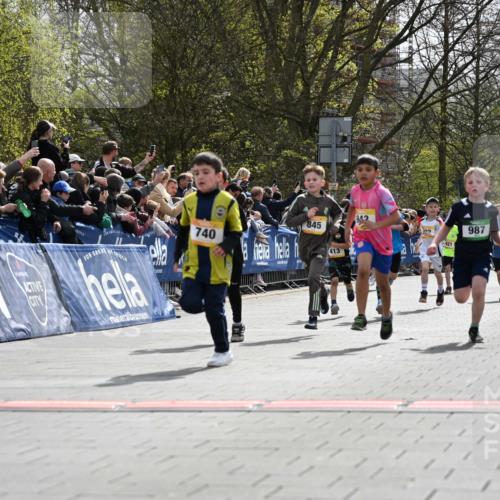 12.04.2026 - 45. Internationalen Wilhelmsburger Insellauf J. Mangold http://msf.ph/oto/9521532 12.04.2026 14:19:55 Ziel 787, 952, 1604, 985, 944, 64, 96, 579, 740, 943, 793, 845, 682, 413, 982, 155, 621 meine-sportfotos.de