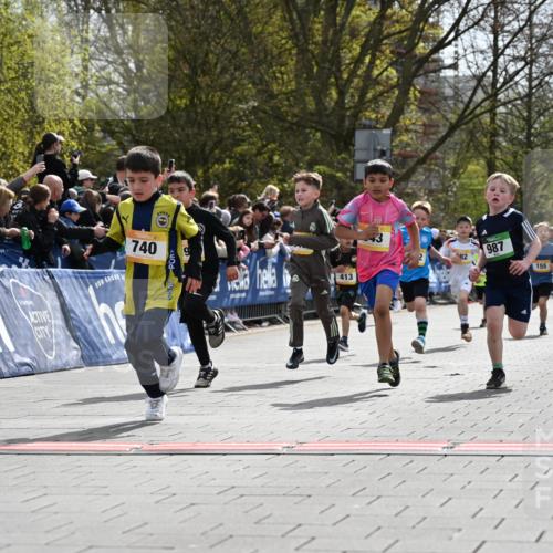 12.04.2026 - 45. Internationalen Wilhelmsburger Insellauf J. Mangold http://msf.ph/oto/9521533 12.04.2026 14:19:55 Ziel 787, 952, 1604, 985, 944, 64, 96, 579, 740, 943, 793, 845, 682, 413, 982, 155, 621 meine-sportfotos.de