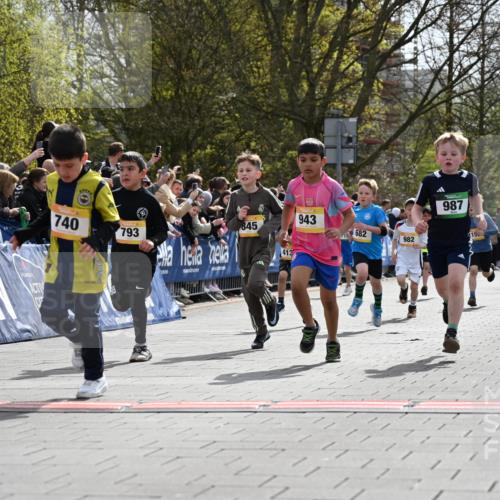 12.04.2026 - 45. Internationalen Wilhelmsburger Insellauf J. Mangold http://msf.ph/oto/9521536 12.04.2026 14:19:55 Ziel 787, 952, 1604, 985, 944, 64, 96, 579, 740, 943, 793, 845, 682, 413, 982, 155, 621 meine-sportfotos.de