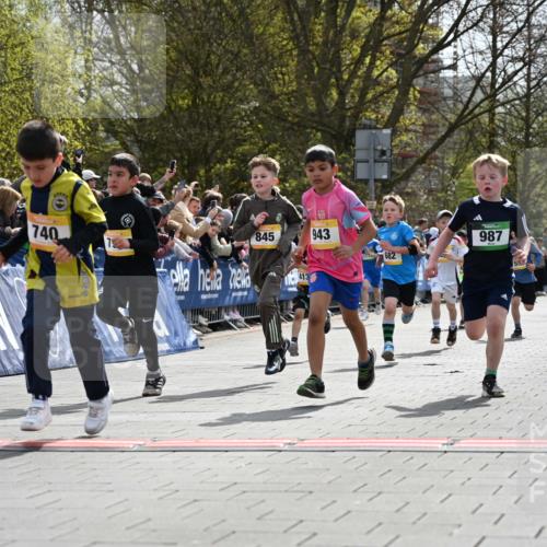 12.04.2026 - 45. Internationalen Wilhelmsburger Insellauf J. Mangold http://msf.ph/oto/9521537 12.04.2026 14:19:55 Ziel 787, 952, 1604, 985, 944, 64, 96, 579, 740, 943, 793, 845, 682, 413, 982, 155, 621 meine-sportfotos.de