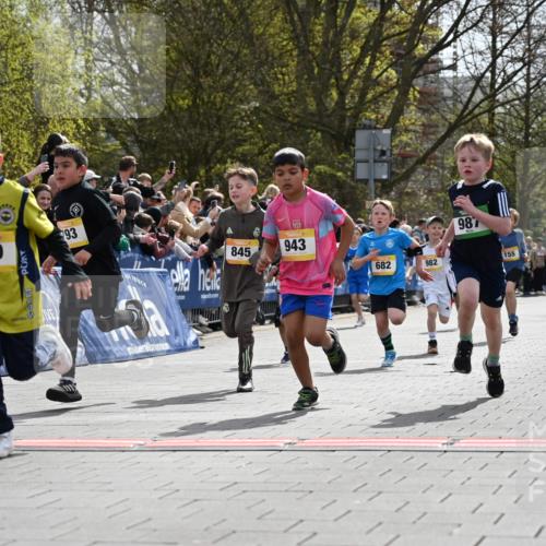 12.04.2026 - 45. Internationalen Wilhelmsburger Insellauf J. Mangold http://msf.ph/oto/9521539 12.04.2026 14:19:55 Ziel 787, 952, 1604, 985, 944, 64, 96, 579, 740, 943, 793, 845, 682, 413, 982, 155, 621 meine-sportfotos.de