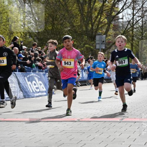 12.04.2026 - 45. Internationalen Wilhelmsburger Insellauf J. Mangold http://msf.ph/oto/9521542 12.04.2026 14:19:56 Ziel 952, 1604, 985, 944, 64, 96, 579, 740, 943, 793, 845, 682, 413, 982, 155, 621 meine-sportfotos.de