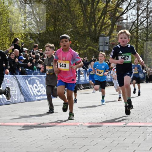 12.04.2026 - 45. Internationalen Wilhelmsburger Insellauf J. Mangold http://msf.ph/oto/9521543 12.04.2026 14:19:56 Ziel 952, 1604, 985, 944, 64, 96, 579, 740, 943, 793, 845, 682, 413, 982, 155, 621 meine-sportfotos.de