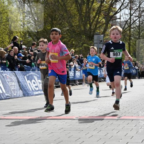 12.04.2026 - 45. Internationalen Wilhelmsburger Insellauf J. Mangold http://msf.ph/oto/9521544 12.04.2026 14:19:56 Ziel 952, 1604, 985, 944, 64, 96, 579, 740, 943, 793, 845, 682, 413, 982, 155, 621 meine-sportfotos.de