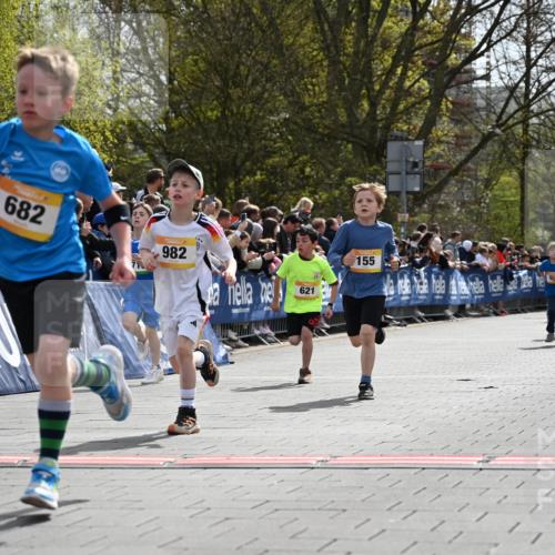 12.04.2026 - 45. Internationalen Wilhelmsburger Insellauf J. Mangold http://msf.ph/oto/9521552 12.04.2026 14:19:58 Ziel 96, 579, 740, 943, 793, 845, 682, 413, 982, 155, 621, 1602 meine-sportfotos.de