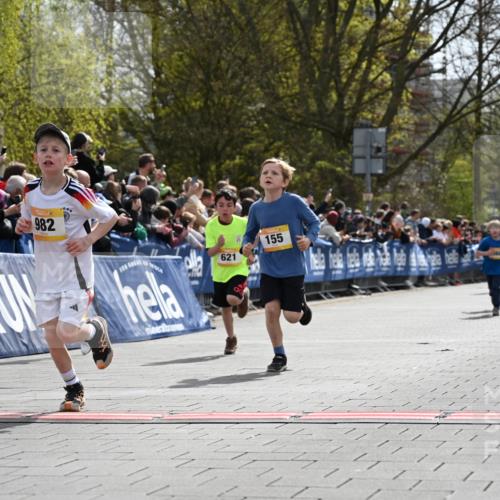 12.04.2026 - 45. Internationalen Wilhelmsburger Insellauf J. Mangold http://msf.ph/oto/9521557 12.04.2026 14:19:58 Ziel 96, 579, 740, 943, 793, 845, 682, 413, 982, 155, 621, 1602 meine-sportfotos.de