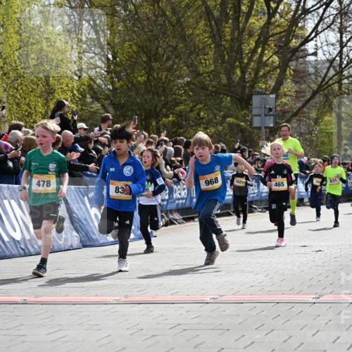 12.04.2026 - 45. Internationalen Wilhelmsburger Insellauf J. Mangold http://msf.ph/oto/9521584 12.04.2026 14:20:03 Ziel 155, 621, 1602, 478, 83, 968, 465, 631, 1621, 304, 225 meine-sportfotos.de
