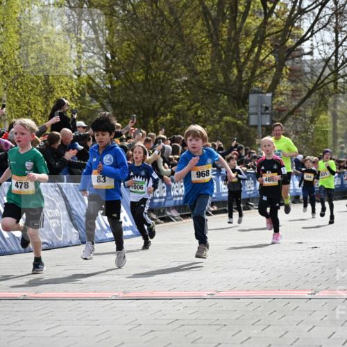 12.04.2026 - 45. Internationalen Wilhelmsburger Insellauf J. Mangold http://msf.ph/oto/9521585 12.04.2026 14:20:03 Ziel 155, 621, 1602, 478, 83, 968, 465, 631, 1621, 304, 225 meine-sportfotos.de