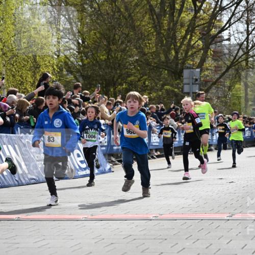 12.04.2026 - 45. Internationalen Wilhelmsburger Insellauf J. Mangold http://msf.ph/oto/9521587 12.04.2026 14:20:03 Ziel 155, 621, 1602, 478, 83, 968, 465, 631, 1621, 304, 225 meine-sportfotos.de