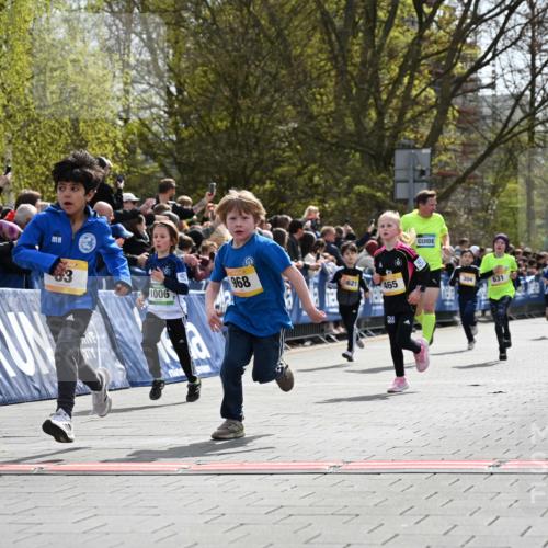 12.04.2026 - 45. Internationalen Wilhelmsburger Insellauf J. Mangold http://msf.ph/oto/9521589 12.04.2026 14:20:03 Ziel 155, 621, 1602, 478, 83, 968, 465, 631, 1621, 304, 225 meine-sportfotos.de
