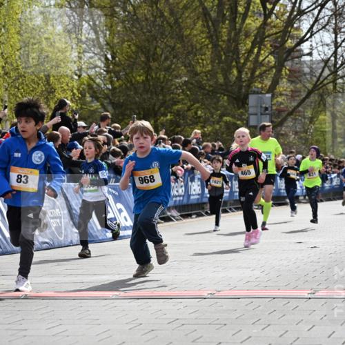 12.04.2026 - 45. Internationalen Wilhelmsburger Insellauf J. Mangold http://msf.ph/oto/9521590 12.04.2026 14:20:03 Ziel 155, 621, 1602, 478, 83, 968, 465, 631, 1621, 304, 225 meine-sportfotos.de