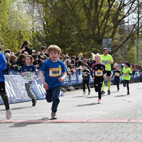 12.04.2026 - 45. Internationalen Wilhelmsburger Insellauf J. Mangold http://msf.ph/oto/9521592 12.04.2026 14:20:03 Ziel 155, 621, 1602, 478, 83, 968, 465, 631, 1621, 304, 225 meine-sportfotos.de