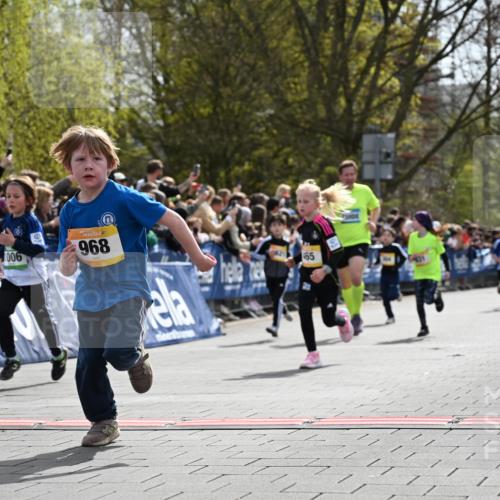 12.04.2026 - 45. Internationalen Wilhelmsburger Insellauf J. Mangold http://msf.ph/oto/9521596 12.04.2026 14:20:04 Ziel 1602, 478, 83, 968, 465, 631, 1621, 304, 225, 1618, 108, 534 meine-sportfotos.de