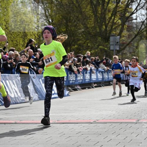 12.04.2026 - 45. Internationalen Wilhelmsburger Insellauf J. Mangold http://msf.ph/oto/9521615 12.04.2026 14:20:06 Ziel 1602, 478, 83, 968, 465, 631, 1621, 304, 225, 1618, 108, 534, 447, 560, 734, 775 meine-sportfotos.de