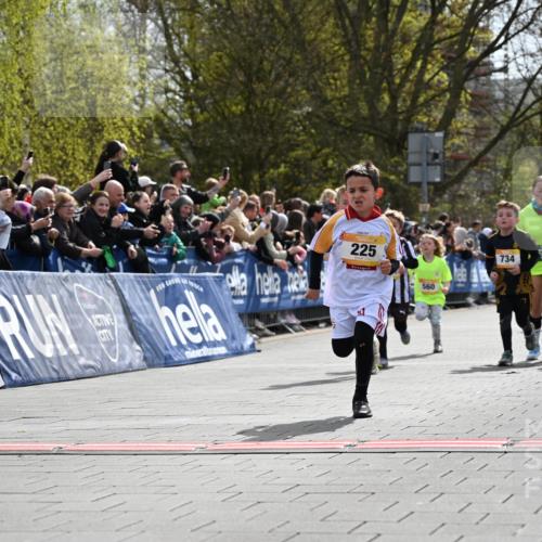 12.04.2026 - 45. Internationalen Wilhelmsburger Insellauf J. Mangold http://msf.ph/oto/9521616 12.04.2026 14:20:07 Ziel 478, 83, 968, 465, 631, 1621, 304, 225, 1618, 108, 534, 447, 560, 734, 775, 587 meine-sportfotos.de