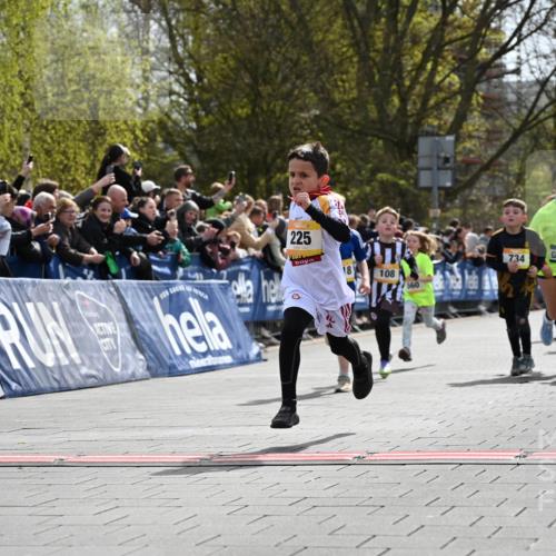 12.04.2026 - 45. Internationalen Wilhelmsburger Insellauf J. Mangold http://msf.ph/oto/9521618 12.04.2026 14:20:07 Ziel 478, 83, 968, 465, 631, 1621, 304, 225, 1618, 108, 534, 447, 560, 734, 775, 587 meine-sportfotos.de