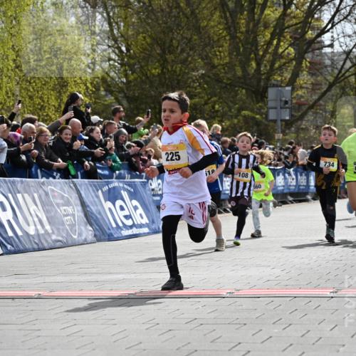 12.04.2026 - 45. Internationalen Wilhelmsburger Insellauf J. Mangold http://msf.ph/oto/9521619 12.04.2026 14:20:07 Ziel 478, 83, 968, 465, 631, 1621, 304, 225, 1618, 108, 534, 447, 560, 734, 775, 587 meine-sportfotos.de