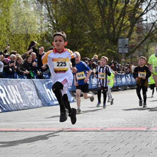 12.04.2026 - 45. Internationalen Wilhelmsburger Insellauf J. Mangold http://msf.ph/oto/9521621 12.04.2026 14:20:07 Ziel 478, 83, 968, 465, 631, 1621, 304, 225, 1618, 108, 534, 447, 560, 734, 775, 587 meine-sportfotos.de