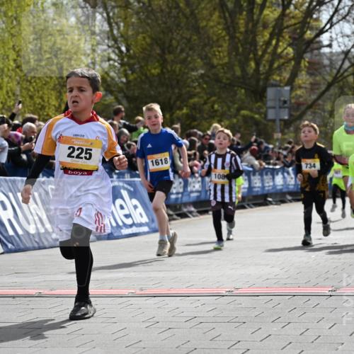 12.04.2026 - 45. Internationalen Wilhelmsburger Insellauf J. Mangold http://msf.ph/oto/9521623 12.04.2026 14:20:07 Ziel 478, 83, 968, 465, 631, 1621, 304, 225, 1618, 108, 534, 447, 560, 734, 775, 587 meine-sportfotos.de