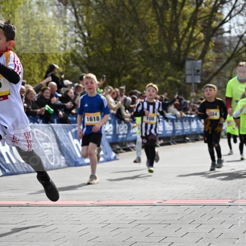 12.04.2026 - 45. Internationalen Wilhelmsburger Insellauf J. Mangold http://msf.ph/oto/9521625 12.04.2026 14:20:08 Ziel 465, 631, 1621, 304, 225, 1618, 108, 534, 447, 560, 734, 775, 587 meine-sportfotos.de