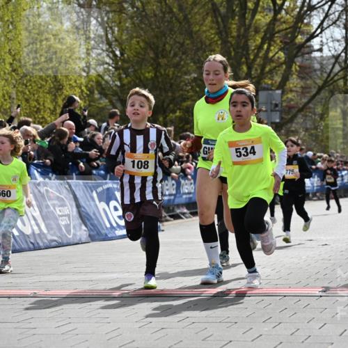 12.04.2026 - 45. Internationalen Wilhelmsburger Insellauf J. Mangold http://msf.ph/oto/9521636 12.04.2026 14:20:09 Ziel 465, 631, 1621, 304, 225, 1618, 108, 534, 447, 560, 734, 775, 587, 405 meine-sportfotos.de
