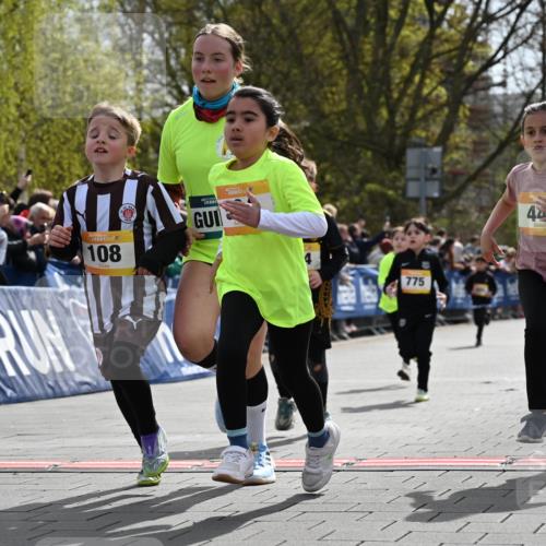 12.04.2026 - 45. Internationalen Wilhelmsburger Insellauf J. Mangold http://msf.ph/oto/9521641 12.04.2026 14:20:09 Ziel 465, 631, 1621, 304, 225, 1618, 108, 534, 447, 560, 734, 775, 587, 405 meine-sportfotos.de