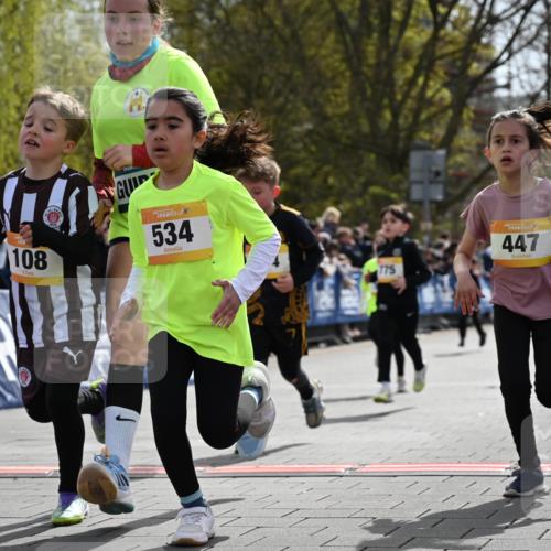 12.04.2026 - 45. Internationalen Wilhelmsburger Insellauf J. Mangold http://msf.ph/oto/9521643 12.04.2026 14:20:09 Ziel 465, 631, 1621, 304, 225, 1618, 108, 534, 447, 560, 734, 775, 587, 405 meine-sportfotos.de