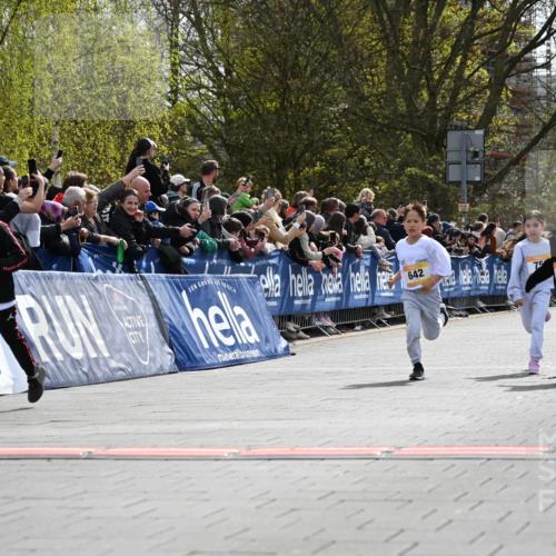 12.04.2026 - 45. Internationalen Wilhelmsburger Insellauf J. Mangold http://msf.ph/oto/9521653 12.04.2026 14:20:13 Ziel 447, 560, 734, 775, 587, 405, 1060, 642, 753, 750 meine-sportfotos.de