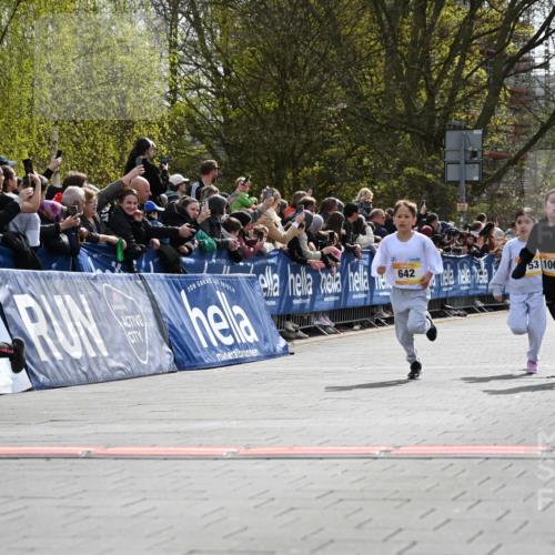 12.04.2026 - 45. Internationalen Wilhelmsburger Insellauf J. Mangold http://msf.ph/oto/9521654 12.04.2026 14:20:13 Ziel 447, 560, 734, 775, 587, 405, 1060, 642, 753, 750 meine-sportfotos.de