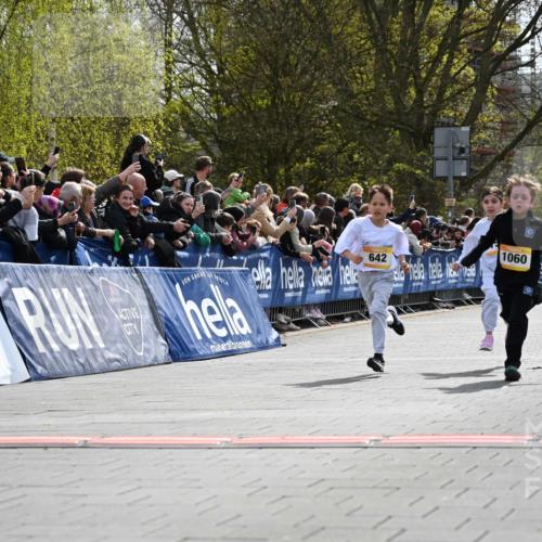 12.04.2026 - 45. Internationalen Wilhelmsburger Insellauf J. Mangold http://msf.ph/oto/9521656 12.04.2026 14:20:13 Ziel 447, 560, 734, 775, 587, 405, 1060, 642, 753, 750 meine-sportfotos.de