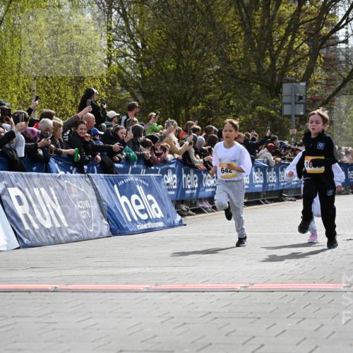 12.04.2026 - 45. Internationalen Wilhelmsburger Insellauf J. Mangold http://msf.ph/oto/9521658 12.04.2026 14:20:13 Ziel 447, 560, 734, 775, 587, 405, 1060, 642, 753, 750 meine-sportfotos.de