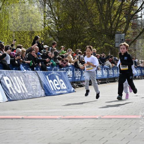 12.04.2026 - 45. Internationalen Wilhelmsburger Insellauf J. Mangold http://msf.ph/oto/9521659 12.04.2026 14:20:13 Ziel 447, 560, 734, 775, 587, 405, 1060, 642, 753, 750 meine-sportfotos.de