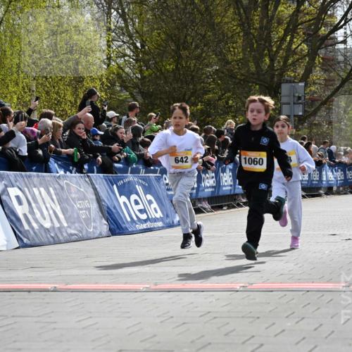 12.04.2026 - 45. Internationalen Wilhelmsburger Insellauf J. Mangold http://msf.ph/oto/9521663 12.04.2026 14:20:13 Ziel 447, 560, 734, 775, 587, 405, 1060, 642, 753, 750 meine-sportfotos.de