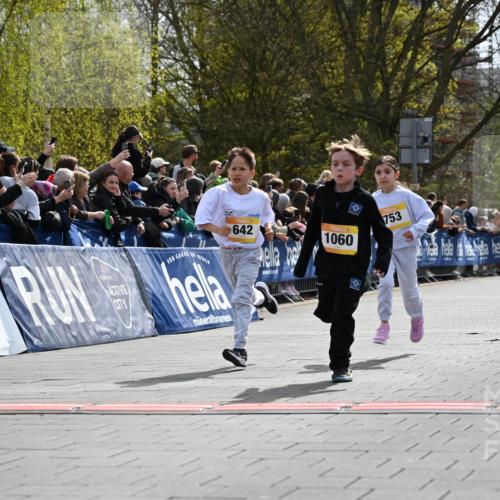 12.04.2026 - 45. Internationalen Wilhelmsburger Insellauf J. Mangold http://msf.ph/oto/9521664 12.04.2026 14:20:14 Ziel 775, 587, 405, 1060, 642, 753, 750 meine-sportfotos.de
