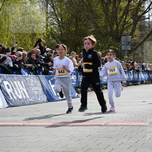 12.04.2026 - 45. Internationalen Wilhelmsburger Insellauf J. Mangold http://msf.ph/oto/9521666 12.04.2026 14:20:14 Ziel 775, 587, 405, 1060, 642, 753, 750 meine-sportfotos.de