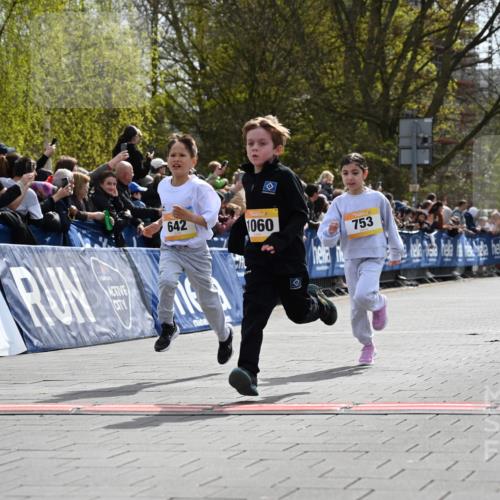 12.04.2026 - 45. Internationalen Wilhelmsburger Insellauf J. Mangold http://msf.ph/oto/9521667 12.04.2026 14:20:14 Ziel 775, 587, 405, 1060, 642, 753, 750 meine-sportfotos.de