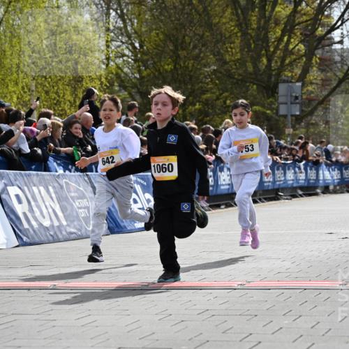 12.04.2026 - 45. Internationalen Wilhelmsburger Insellauf J. Mangold http://msf.ph/oto/9521668 12.04.2026 14:20:14 Ziel 775, 587, 405, 1060, 642, 753, 750 meine-sportfotos.de