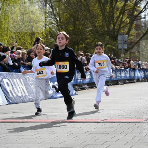 12.04.2026 - 45. Internationalen Wilhelmsburger Insellauf J. Mangold http://msf.ph/oto/9521669 12.04.2026 14:20:14 Ziel 775, 587, 405, 1060, 642, 753, 750 meine-sportfotos.de