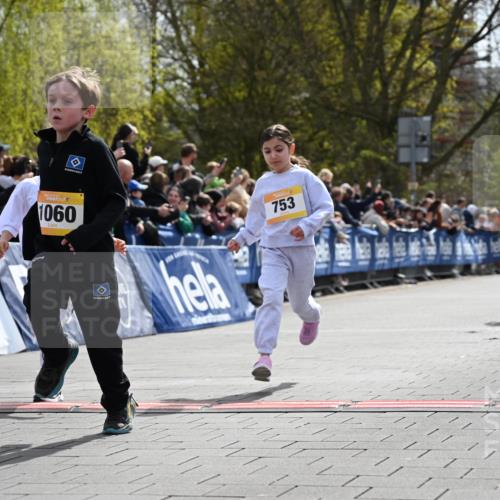 12.04.2026 - 45. Internationalen Wilhelmsburger Insellauf J. Mangold http://msf.ph/oto/9521673 12.04.2026 14:20:14 Ziel 775, 587, 405, 1060, 642, 753, 750 meine-sportfotos.de